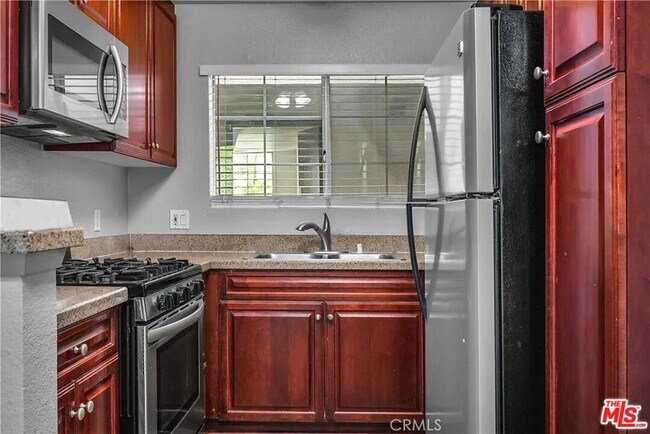 Foto del edificio - 5565 Canoga Ave