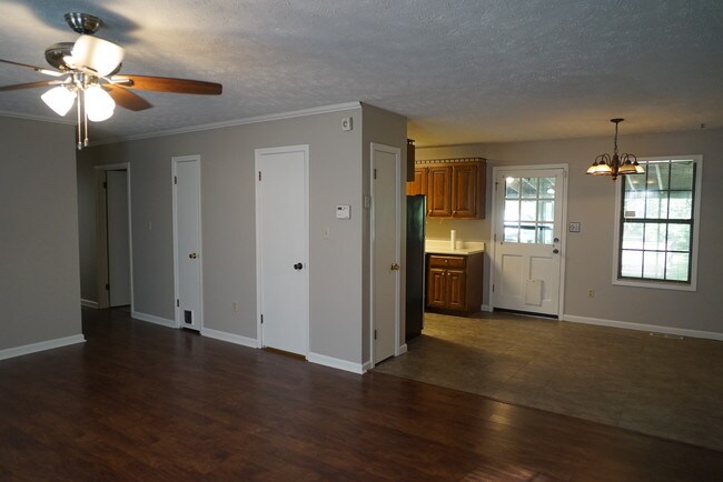 Building Photo - 16 Warfield Cv
