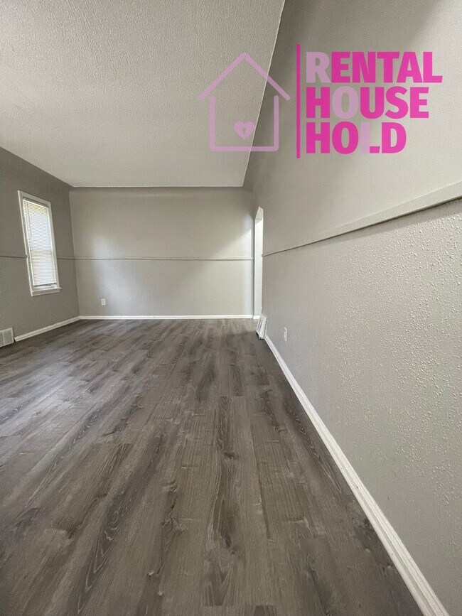Foto del edificio - NEW LISTING | 3 BEDS 1 BATH | BASEMENT | G...