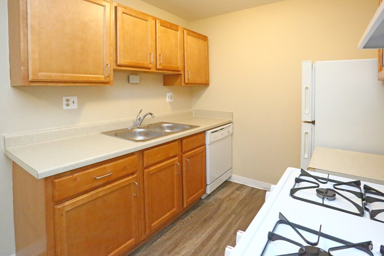 Chestnut Lake Apartments in Ypsilanti, MI