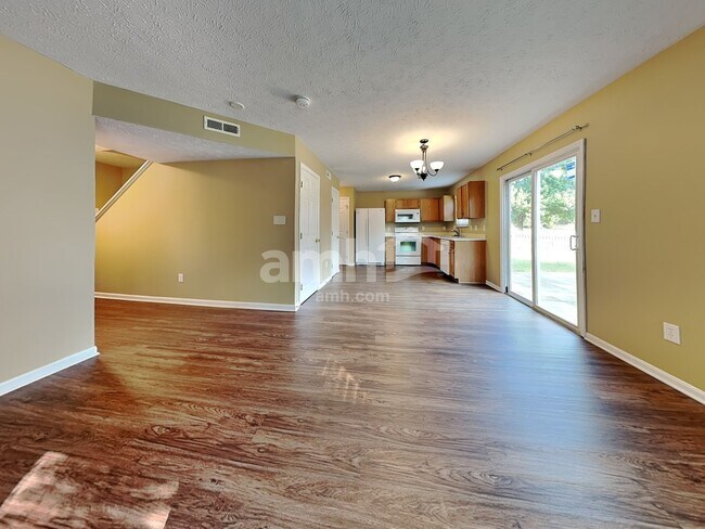 Foto del edificio - 640 Linden Creek