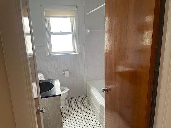 Foto del edificio - 483 Thorncliff Rd