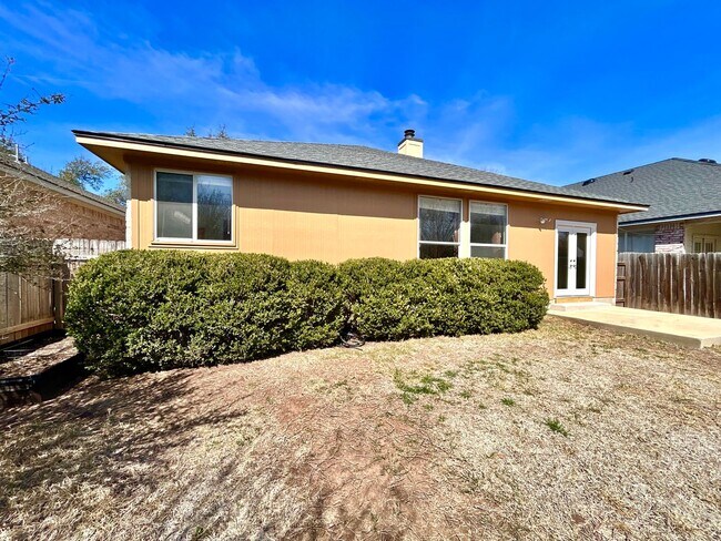 Foto del edificio - 4029 Barlow Dr