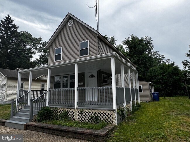 Building Photo - 623 Spruce Street
