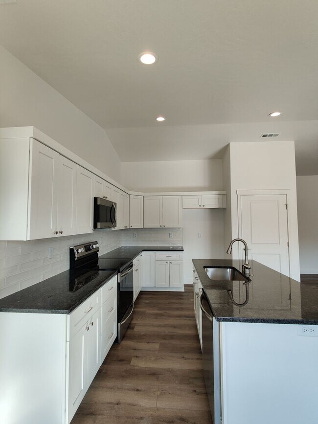 Foto del edificio - Stunning Newer Build in Benton City