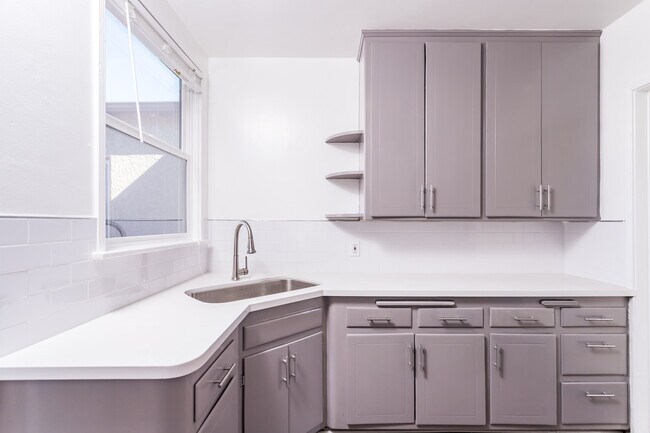 Foto del edificio - 2024 S Genesee Ave