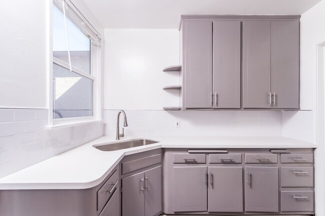 Building Photo - 2024 S Genesee Ave