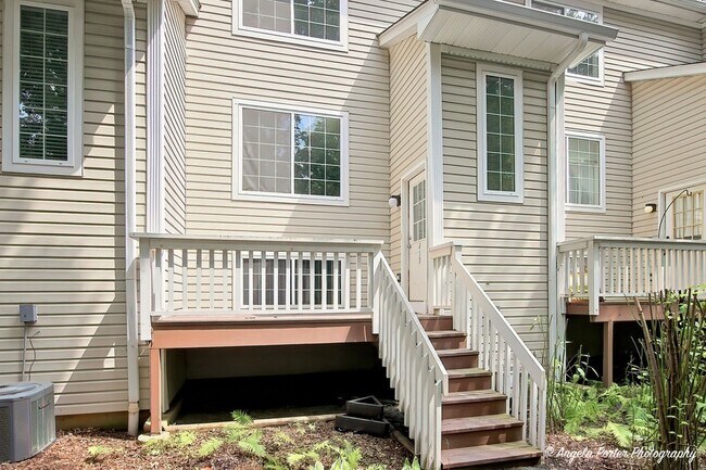 Foto del edificio - 259 W Whispering Oaks Ln