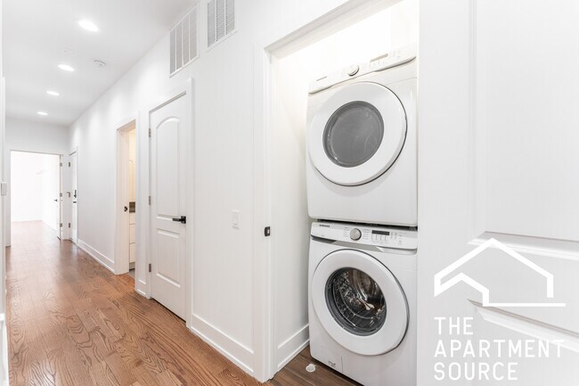 Building Photo - 3329 N Avers Ave