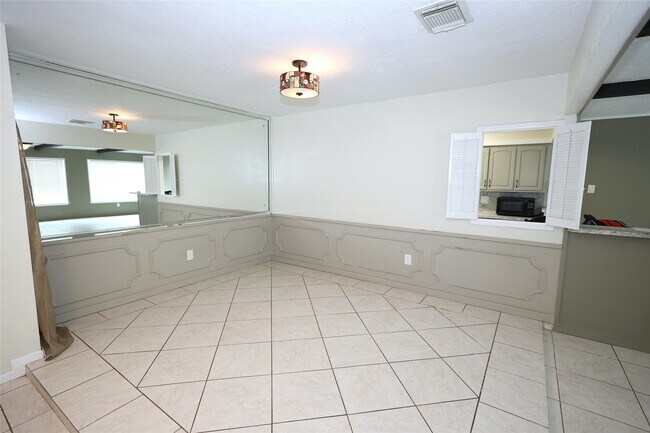 Building Photo - 9422 Claridge Dr