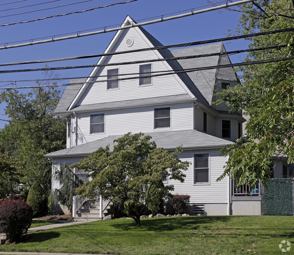 Primary Photo - 2547 Amboy Rd