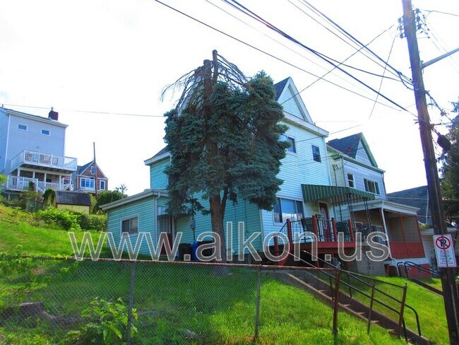 Photo - 2314 Wellington St House