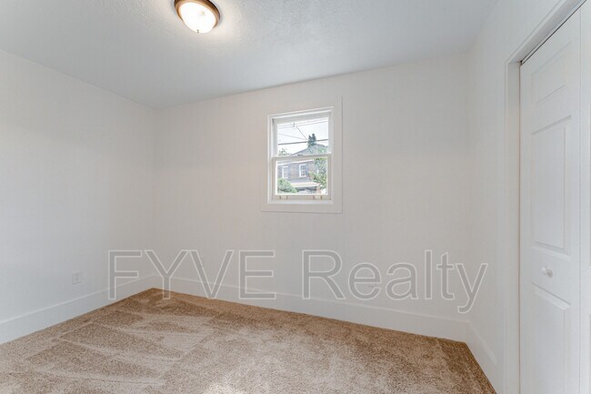 Building Photo - 666 Boggs Ave
