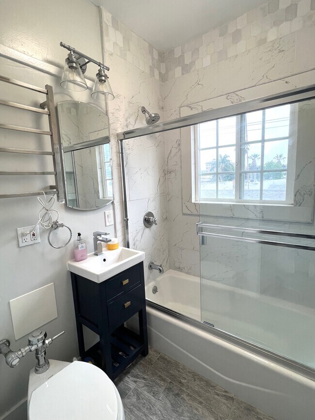 Foto del edificio - 135 Bonito Ave