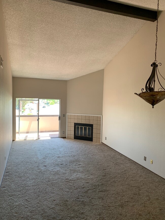 Living Room - 1400 Bowe Ave