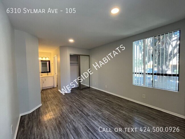 Foto del edificio - 6310 Sylmar Ave