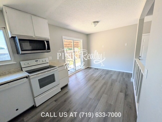 Building Photo - 97 Sumac Dr