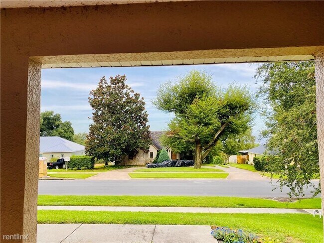 Foto del edificio - 4 br, 2 bath House - 2375 Lakeview Ave