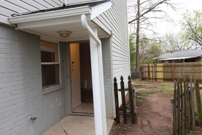 Building Photo - 1712 Jennifer Cir