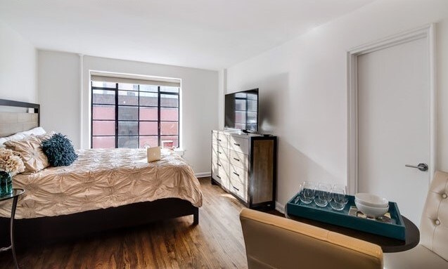 Foto principal - 61 W 8th St