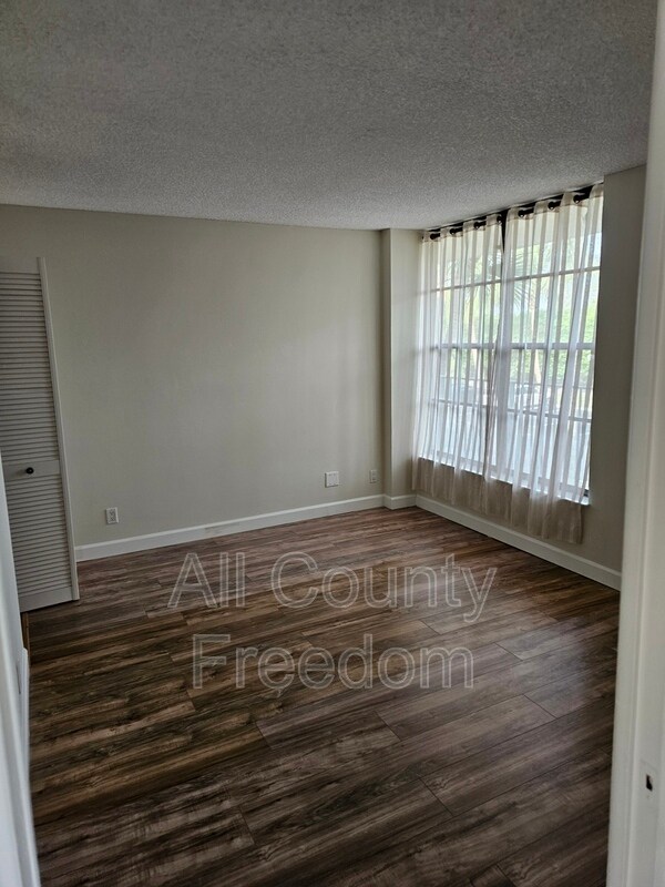 Foto del edificio - 16 Royal Palm Way