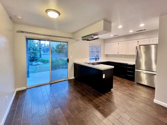 Building Photo - $2,250 Champlain Dr. & Fort Washington, 3 ...