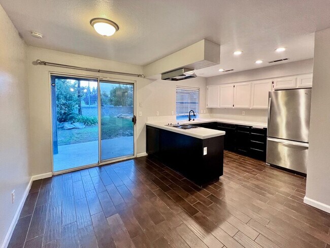 Foto del edificio - $2,250 Champlain Dr. & Fort Washington, 3 ...