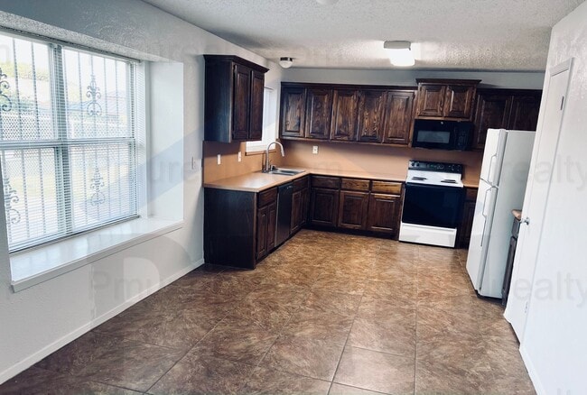 Photo - AVAILABLE NOW!!! Charming 3-bedroom, 2-bathroom home in Lancaster