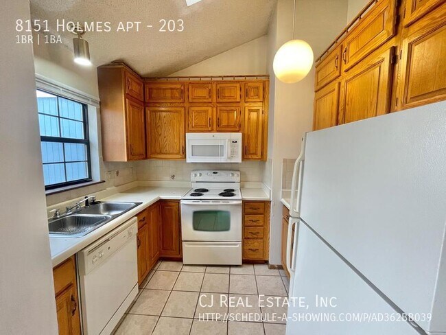 Building Photo - 8151 Holmes Rd
