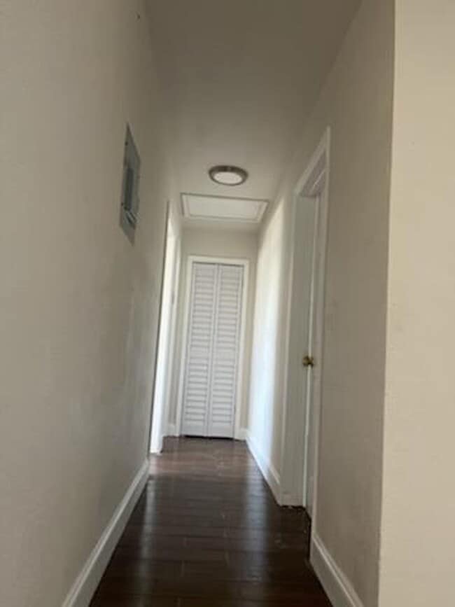 Foto del edificio - LARGE NEWLY RENOVATED 2 BEDROOM APARTMENTS Application fee is waived during move in