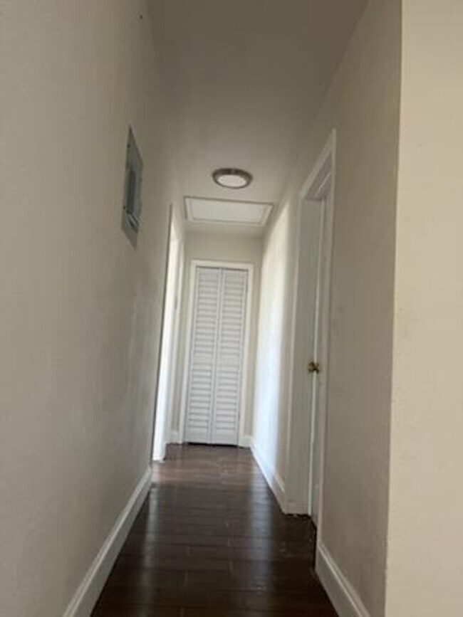 Foto del edificio - LARGE NEWLY RENOVATED 2 BEDROOM APARTMENTS Application fee is waived during move in