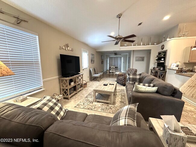 Building Photo - 1624 Roberts Dr