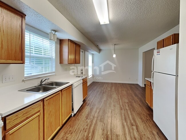 Foto del edificio - 4945 Hopewood Ln