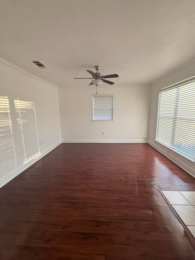 Foto del edificio - 3403 Tambour Dr