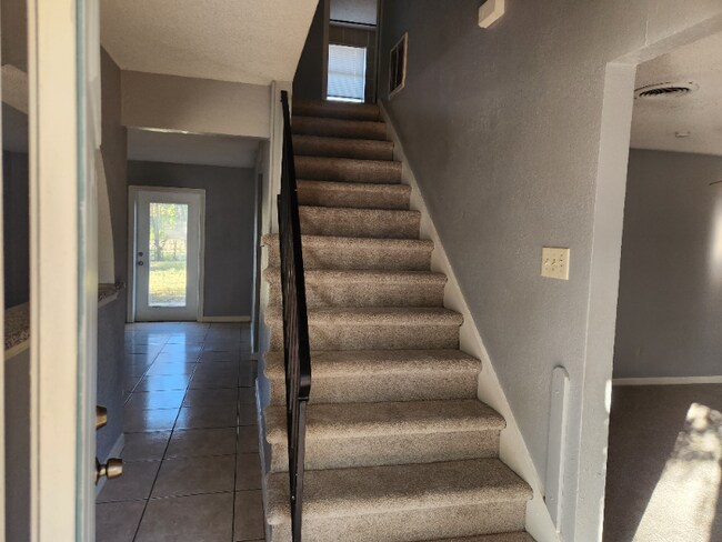 Foto del edificio - 1321 Rosewood Hills Dr