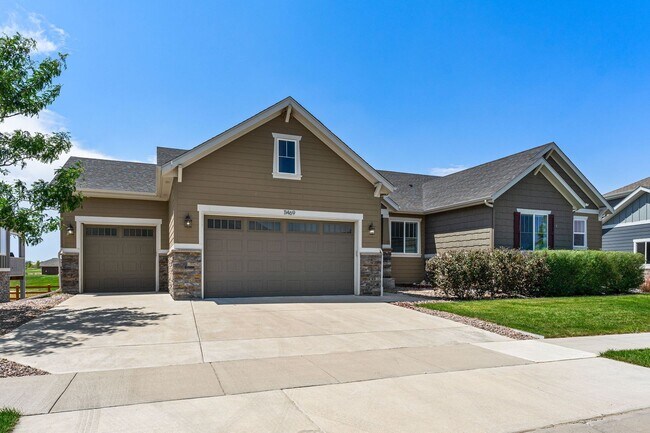 Building Photo - Gorgeous Home on Buffalo Run Golf Course!