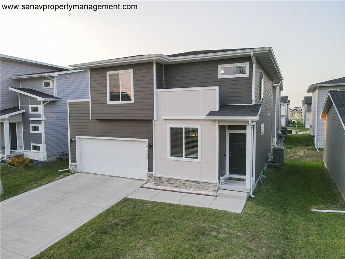 Primary Photo - 4 Spacious Bedroom Single Family Home in P...