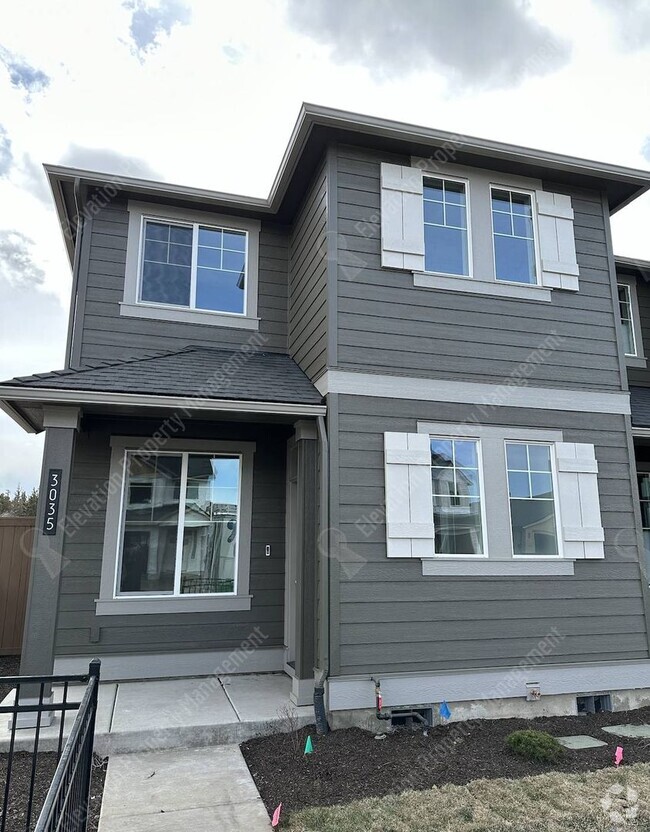 Building Photo - 3035 NE Red Jasper Pl