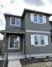 Building Photo - 3035 NE Red Jasper Pl