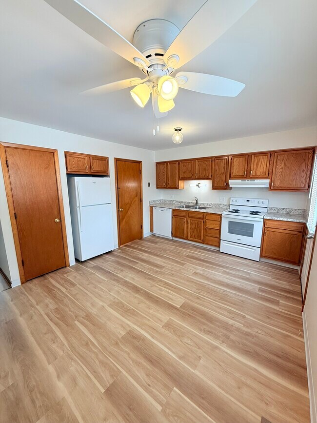 cocina - 20 Eastgate Ave W