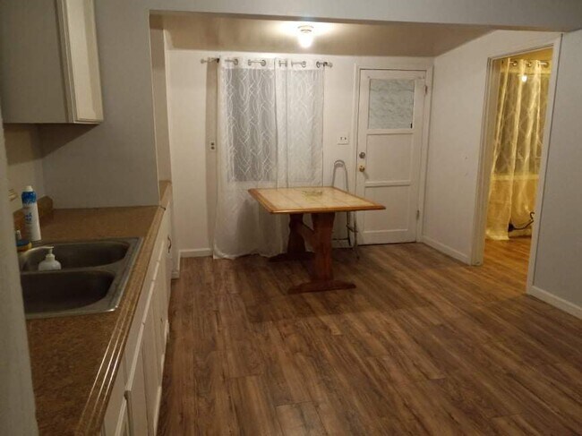 COCINA - 409 Belmont Ave