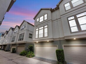 Building Photo - 625 Hartman St