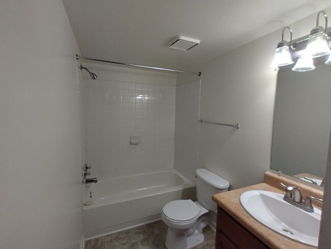 Building Photo - 600 Reusens Rd