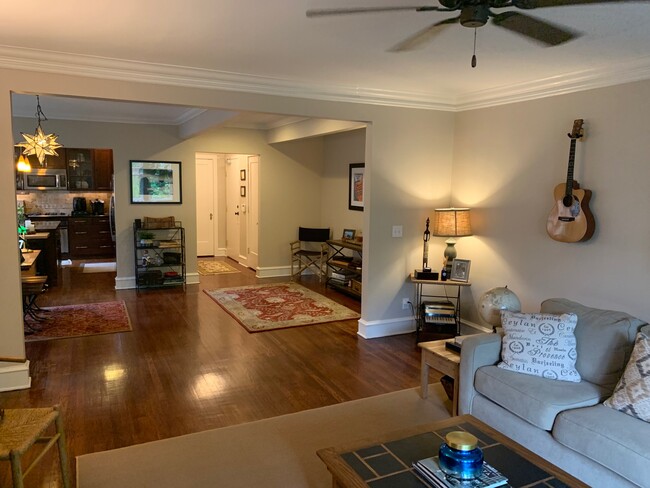 Spacious unit with gorgeous hardwood floors and beautiful crown molding - 2 Collier Rd NW