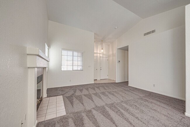 Foto del edificio - Peaceful Cul-De-Sac Living with Spacious Comfort and Everyday Convenience
