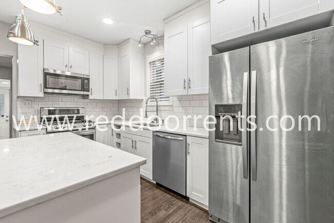 Foto del edificio - ? MOVE-IN SPECIAL: HALF OFF THE FIRST MONTH’S RENT!! ?