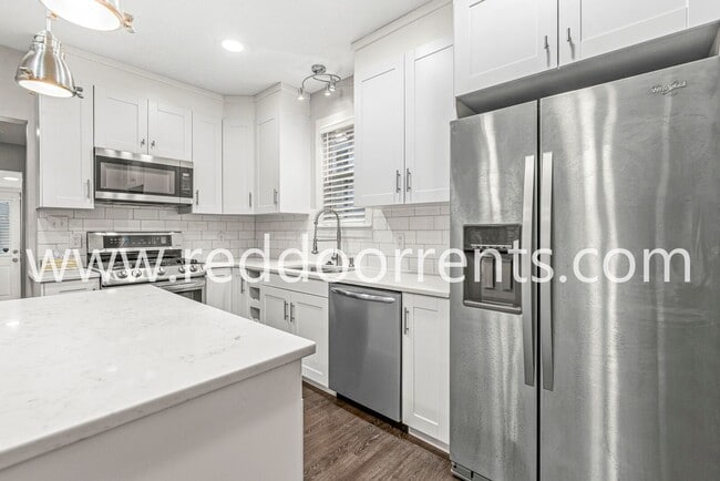 Foto del edificio - 2028 Hoyt Ave