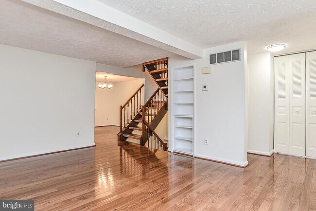 Foto del edificio - 1604 Barnstead Dr