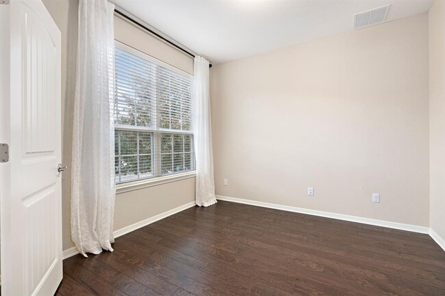Foto del edificio - 2406 Yorkshire Ln