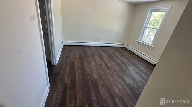 Foto del edificio - 127 Bentley Ave